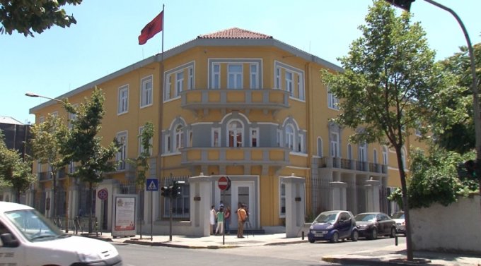 Qeveria mbyll universitetin privat: Deri më 16 shkurt të përgatisë dosjet për çdo student