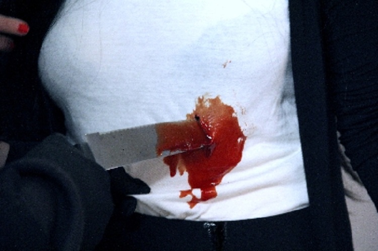 Sherr në lokal, goditet me thikë në bark pronari