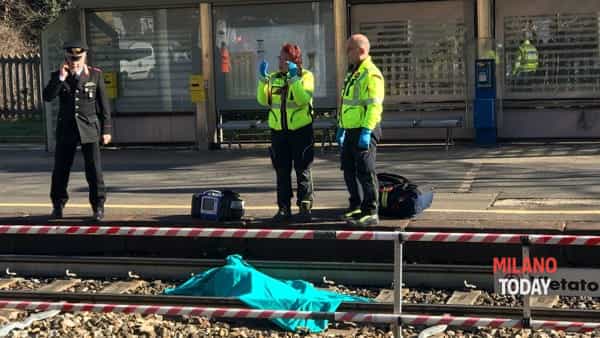 Hidhet në shinat e trenit i riu shqiptar, humb jetën në vendngjarje