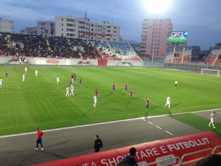 Vllaznia “fundos” Teutën