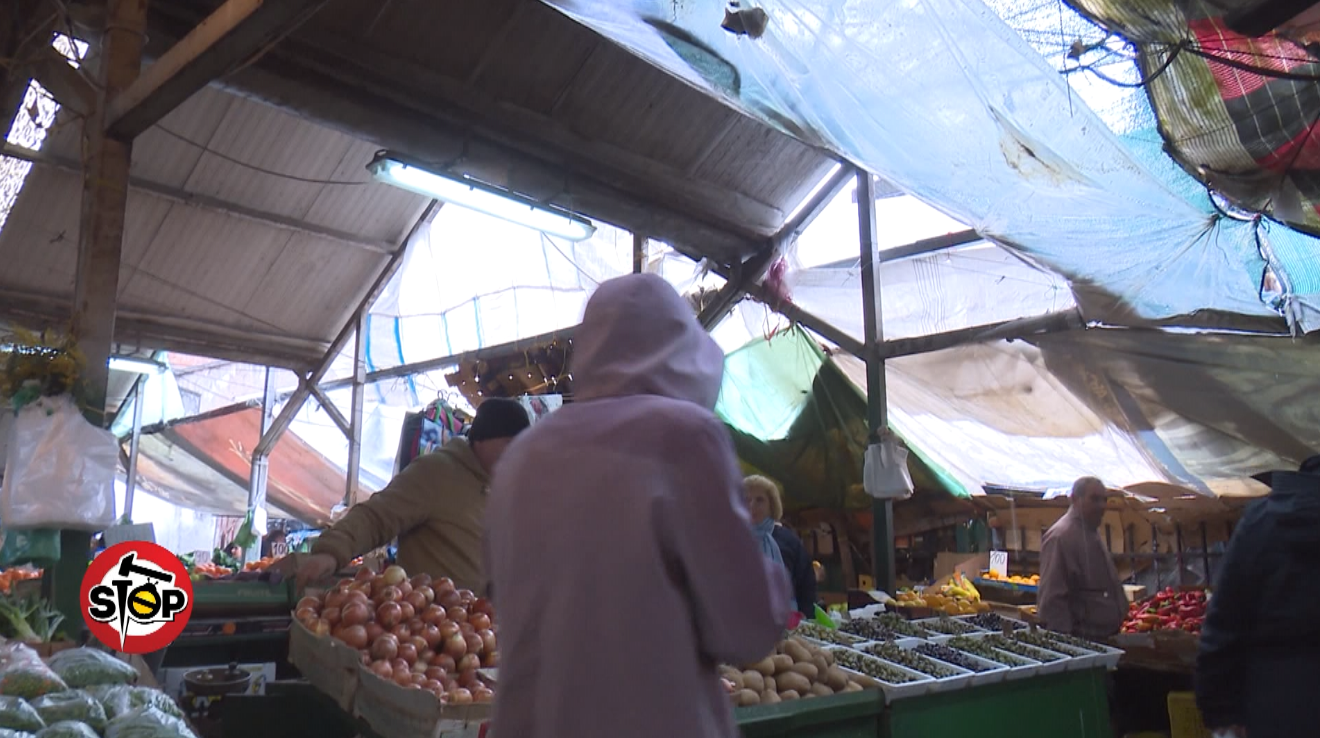 “Kam vënë &#8216;kondicioner&#8217;!” Tregtari i indinjuar ironizon bashkinë e Durrësit (FOTO)