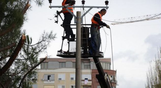 Reshjet e dendura, disa zona pa energji elektrike