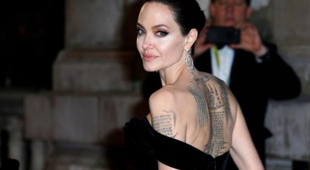 Angelina Jolie shfaqet shumë e dobësuar (FOTO)