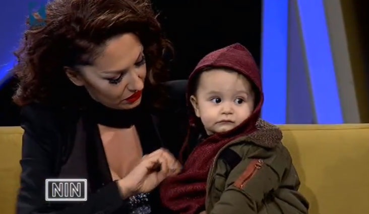 Me djalin në krahë, këngëtarja e njohur tregon periudhën e vështirë të shtatzënisë