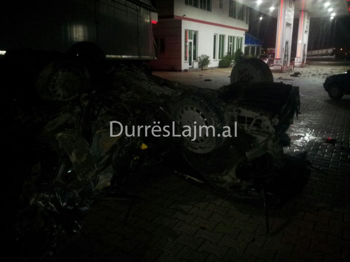 DOKUMENTI/ Ja kujt i përket mjeti luksoz tip Benz që shkaktoi aksidentin tragjik në Durrës (FOTO)