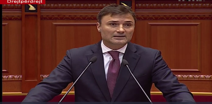 Deputeti Alibeaj i tregon burgun 313 ministres Gjonaj: Ka një qeli bosh