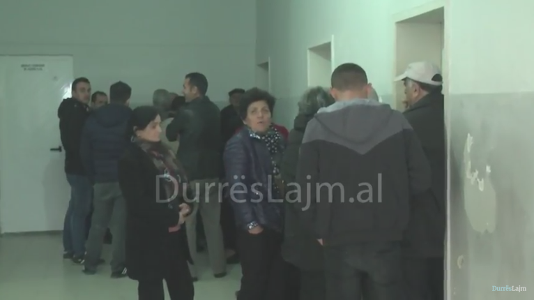 Durrës, dyndje pacientësh që vuajnë nga sëmundjet kardiake në Poliklinikën e Specialiteteve