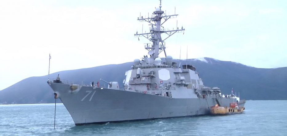 Anija luftarake amerikane “USS Ross” në brigjet shqiptare