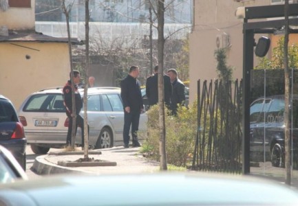 I riu masakron me thikë vëllanë, arrestohet nga policia