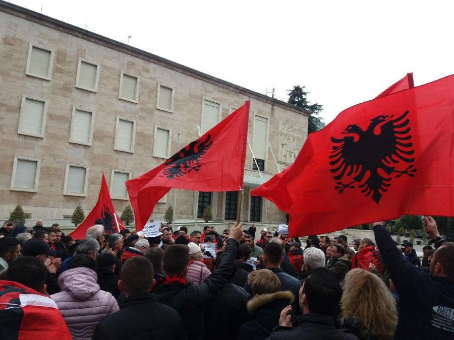 “Falja e detit”, tjetër protestë para zyrës së Ramës