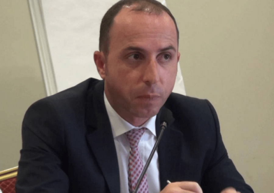 EMRI/ Drejtori i INSTAT jep dorëheqjen pas akuzave të PD-së