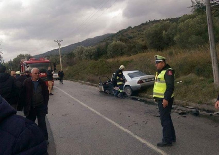 Përplasen dy mjete, vdes njëri prej shoferëve