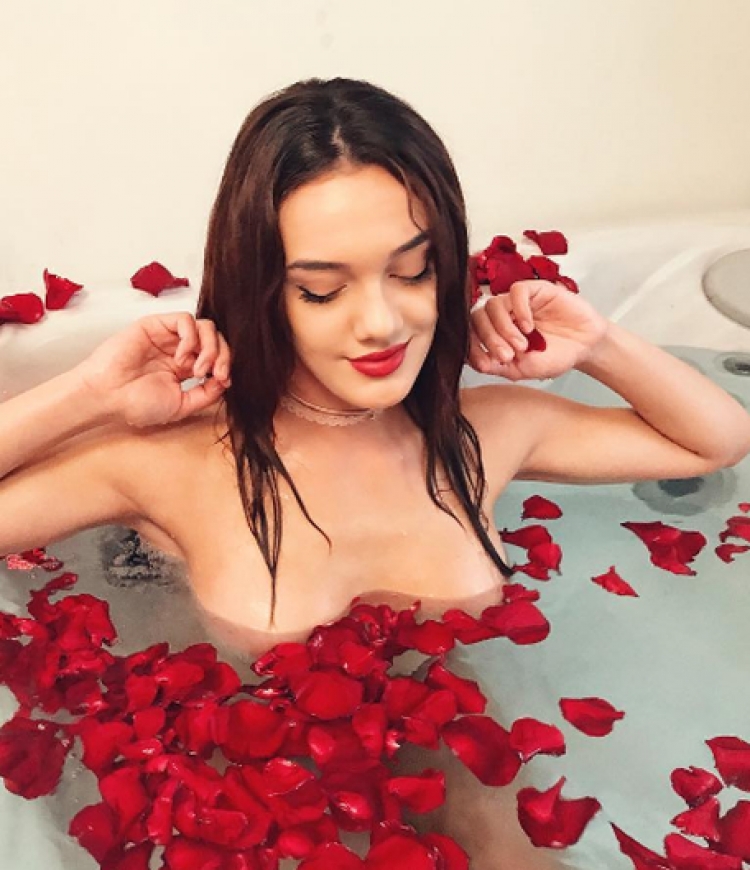 Luksi i shfrenuar i Klaudia Pepës, çanta mijëra dollarë (FOTO)