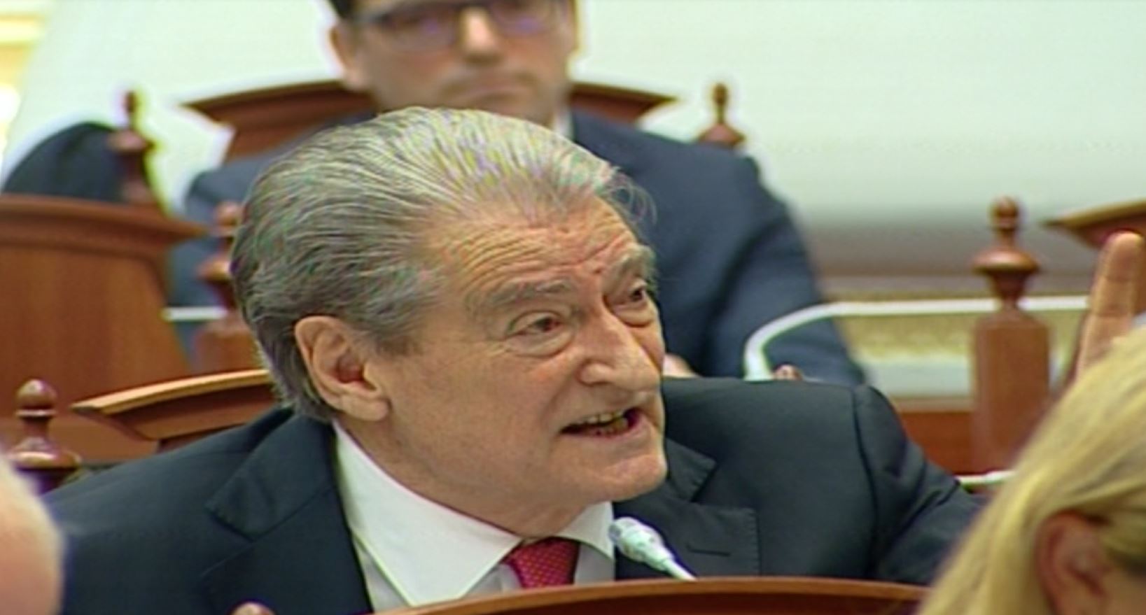 Denoncimi: Farmacitë në Durrës s’kanë hollues gjaku për personat me valvul në zemër