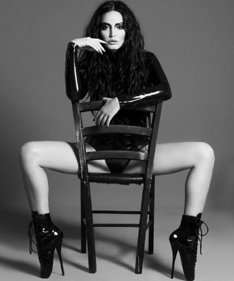 Bleona Qereti ndez rrjetin, publikon fotot sensuale