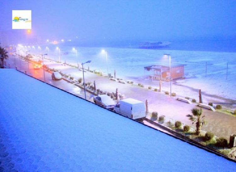 Pamje fantastike, bora zbardh plazhet e Shqipërisë (FOTO)