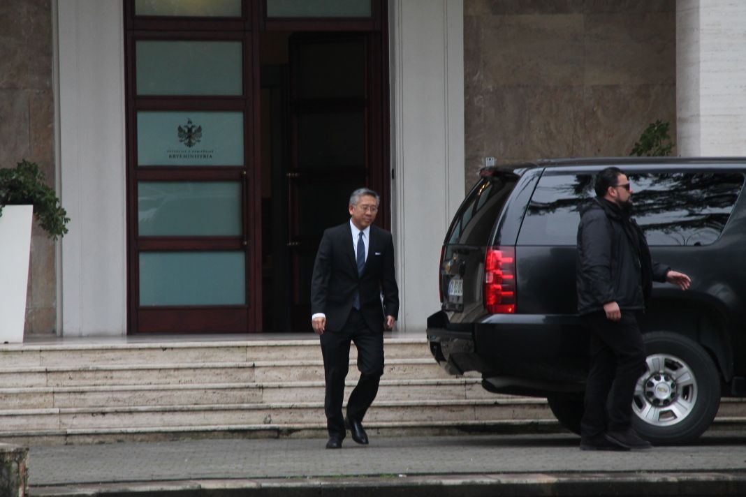 Pezullimi i gjyqtarëve të Apelit të Durrësit, reagon ambasadori Donald Lu