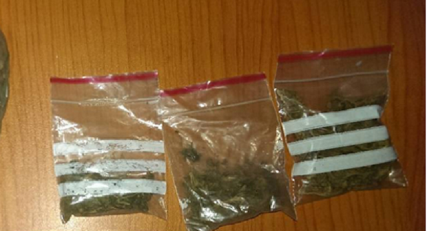 16-vjeçarja në Durrës kapet me 3 doza Cannabis