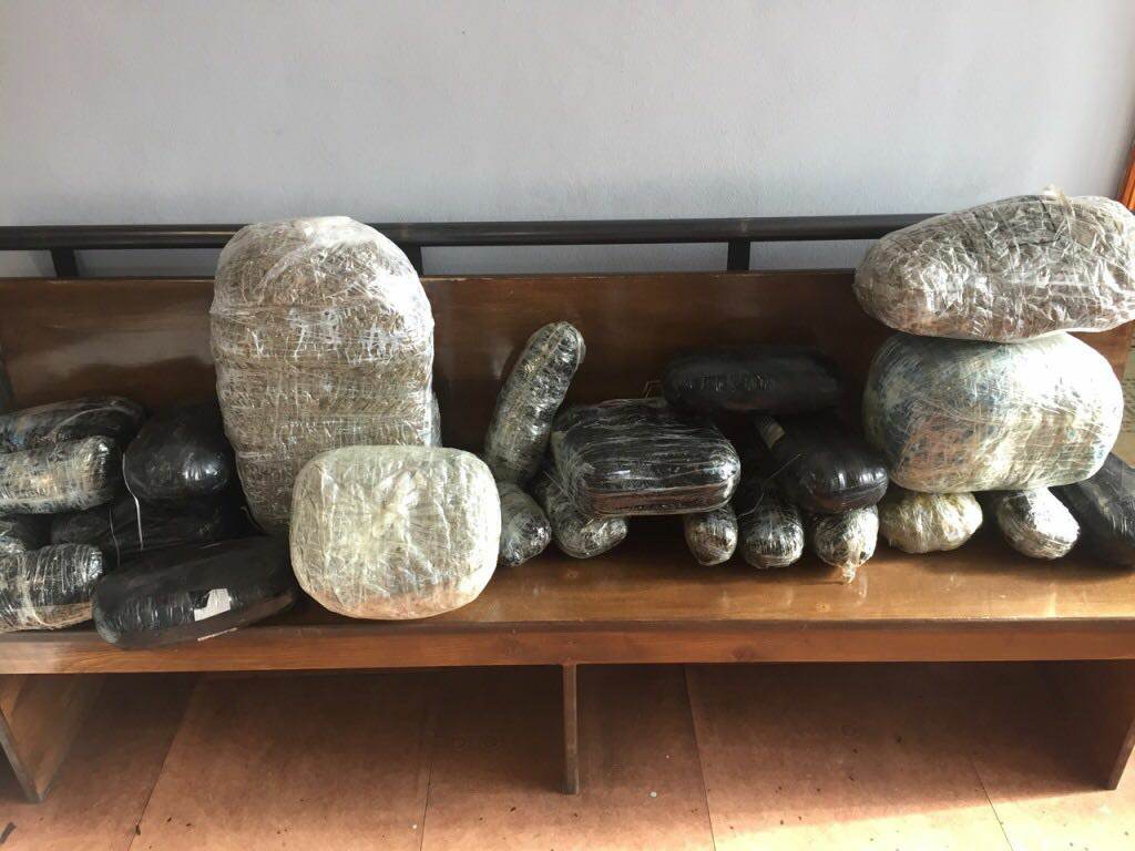 30 kg drogë drejt Greqisë, në pranga të rinjtë shqiptarë