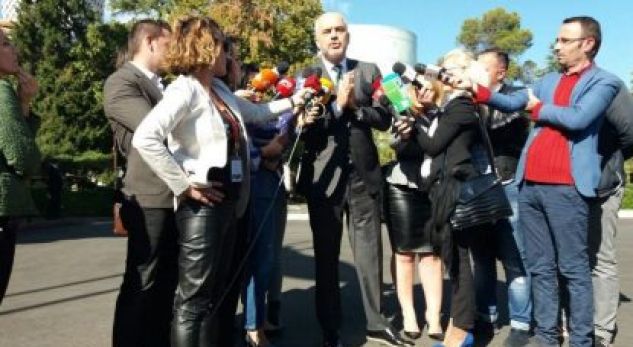 Fyerje dhe kërcënime ndaj gazetarëve, PD rezolutë në Parlament