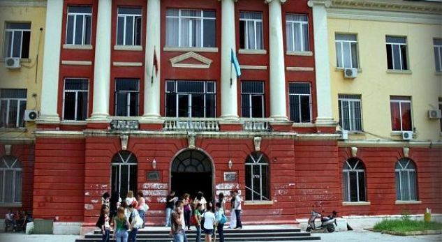 Pedagogët mbeten pa rroga, reagon zv.Dekani i Filologjikut