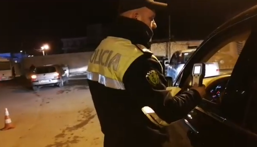 FNSH dhe Policia Rrugore kontrolle të rrepta, bllokohen 6 makina (VIDEO)