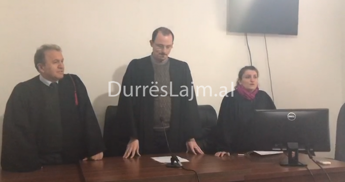 Në pritje për fatin e “Velierës”, gjyqtari nxjerr gazetarët jashtë (VIDEO)