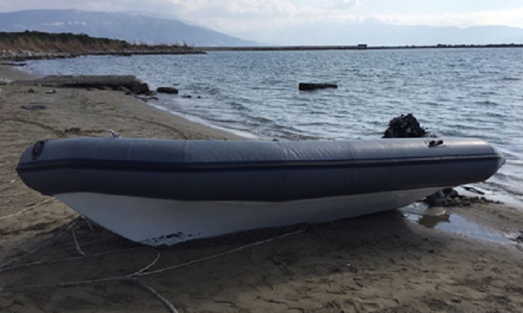 Gjendet gomonia e ngarkuar me drogë, lidhje me makinën në det