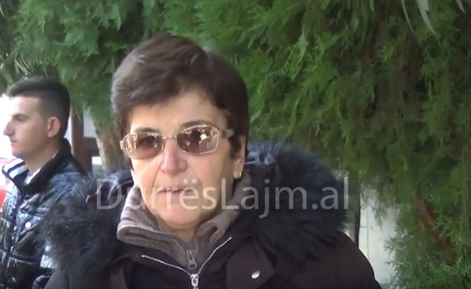 “Arrest me burg” për shpërdorim detyre, flet e ëma e njërës nga të arrestuarat në Durrës (VIDEO)