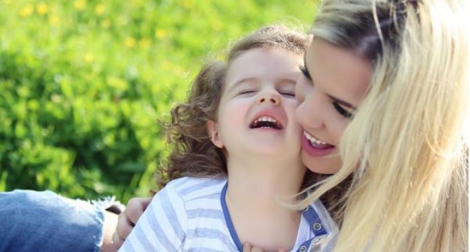 Hera në prehrin e Nexhmie Hoxhës, nusja durrsake dedikim emocionues (FOTO)