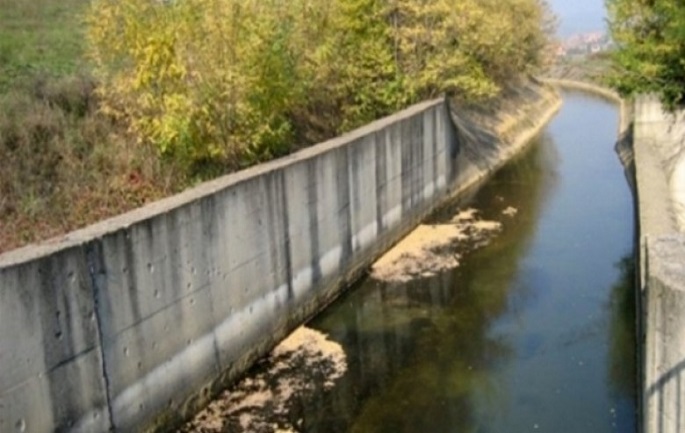 Gjendet i vdekur nga familjarët në kanalin me ujë