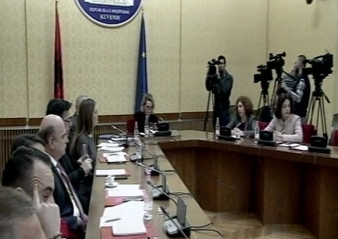 Paloka përplaset me ministrin: Kur të shkosh në bordellot e Brazilit fol kështu!