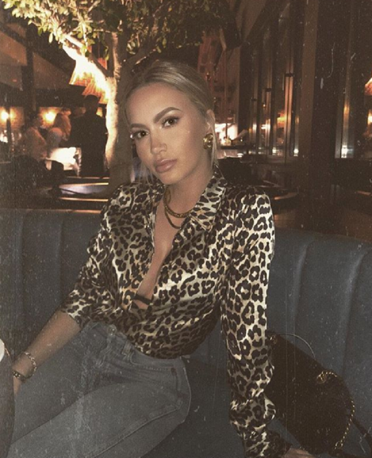 Lori Hoxha shkëlqen te kjo foto, por komenti i Sarës… (FOTO)