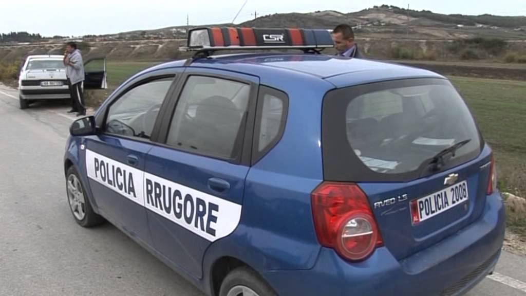 Përplaset “BMW”-ja me trajlerin, plagoset 18-vjeçarja