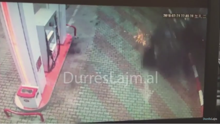 Pas përplasjes fatale në Durrës, taksia e tragjedisë lëviz me shpejtësi skëterrë (VIDEO)