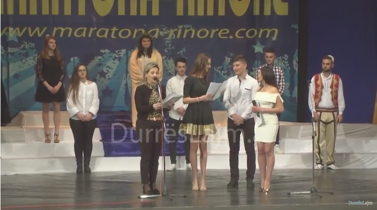 Durrës, përfundon &#8220;Maratona rinore&#8221;. Ja kush janë shkollat që u nderuan me çmime (VIDEO)