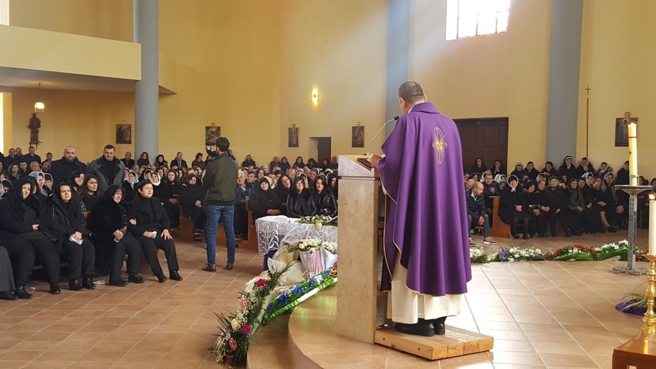 “Evisa kërkon 3 fëmijët, po e gënjejmë si vetë jeta”, fjalët therëse të famulltarit