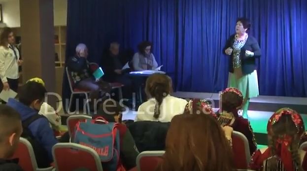 Shkolla &#8220;Mihal Ekonomi&#8221; në Durrës promovon librin &#8220;E para jehonë&#8221; (VIDEO)