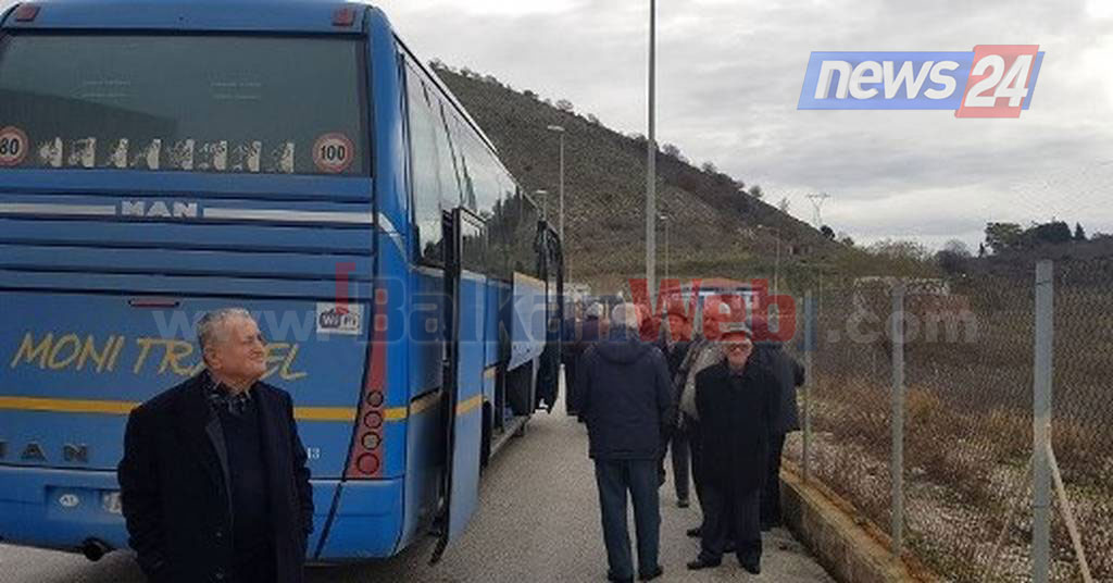 Mediat greke: Ishin nisur drejt Prevezës, 30 çamë s&#8217;lejohen të kalojnë kufirin