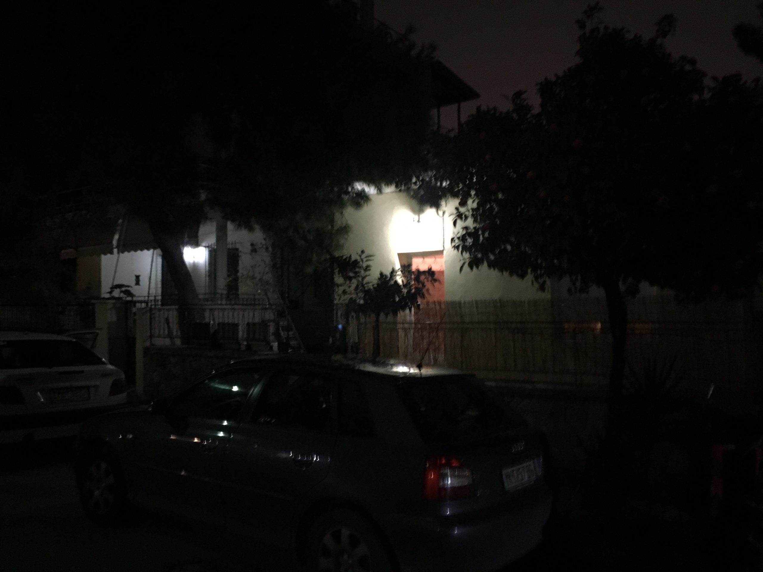 U qëllua me plumb në kokë, shpallet në kërkim bashkëshorti aktor i shqiptares