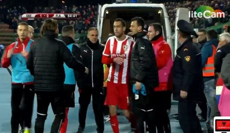 E rëndë/ Vëllai i lojtarit bie nga tribuna e stadiumit, pas shënimit të golit nga Muzaka