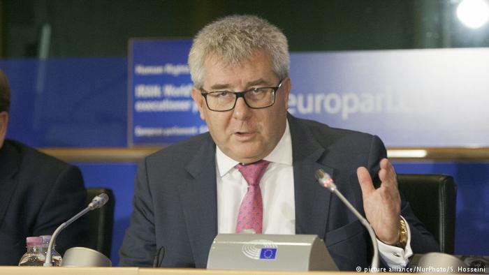 Ofendoi bashkëkombësen e tij, pezullohet nga puna zv/presidenti i PE