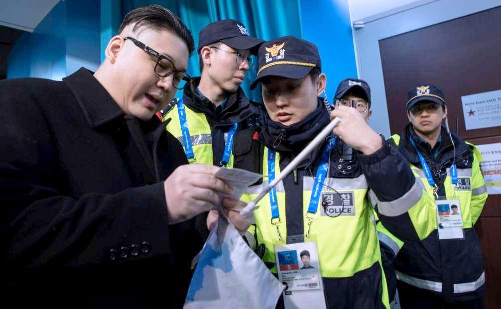 Policia largon nga stadiumi olimpik “liderin koreano-verior”