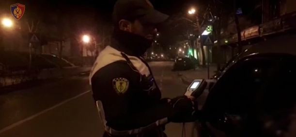 Aksion gjatë natës, policia bën bilancin! Ç’ndodh në Tiranë-Durrës (VIDEO)