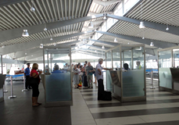 Ndalohen në portin e Durrësit 59-vjeçarja shqiptare dhe i riu nga Kosova, ja pse