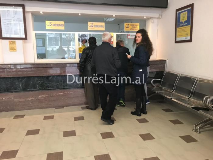 Qytetarët e Durrësit pa asnjë shërbim sot në Postën Shqiptare