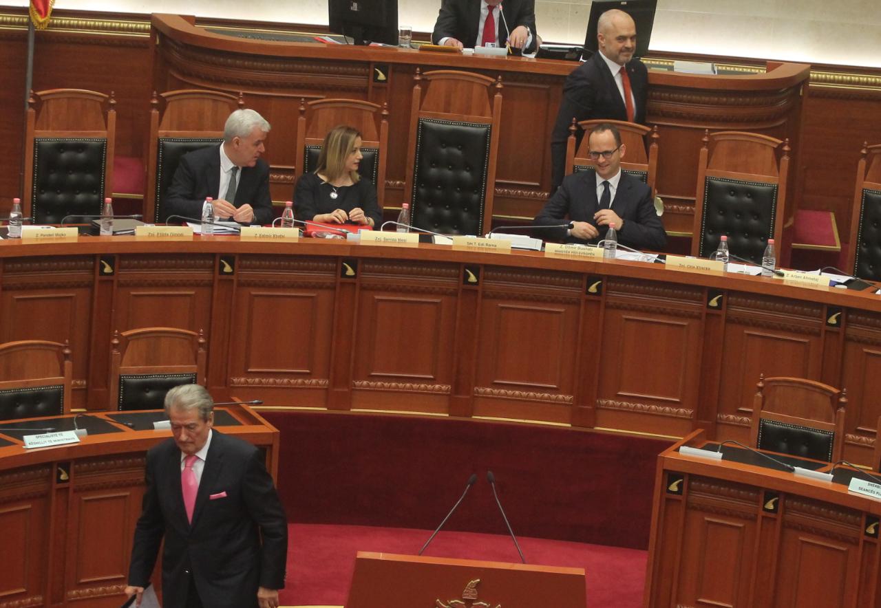 “Hajde Sali fol në kohën time”, Ruçi i tregon vendin Ramës: Nuk ia jep ti kohën!