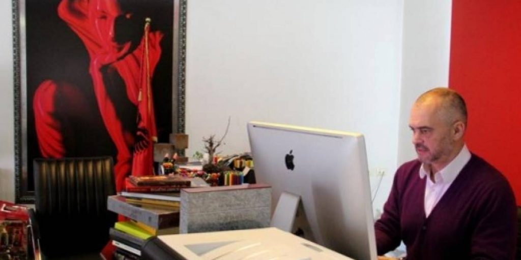 ‘Mirëmëngjesi’ në mesnatë, vërshojnë komentet tallëse të qytetarëve për Ramën