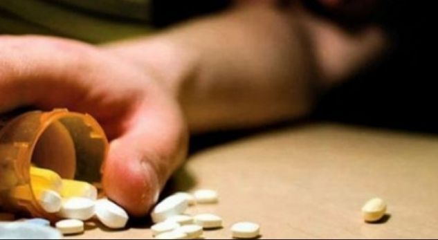 Gruaja i jep fund jetës me fostoksinë