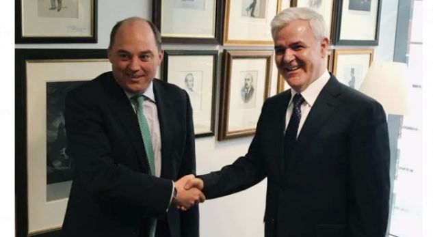 Xhafaj takon ministrin britanik për sigurinë Wallace